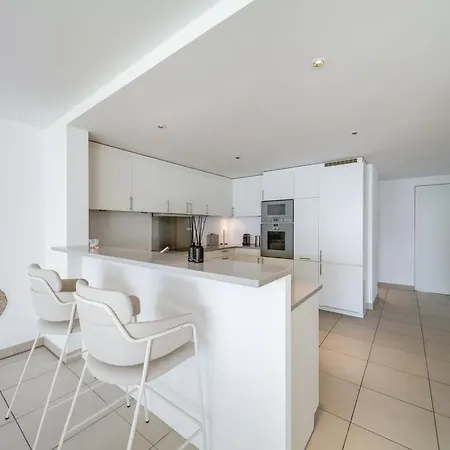 Luxury 4bd In Center & Lake View By Guestlee Διαμέρισμα