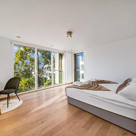Luxury 4bd In Center & Lake View By Guestlee *