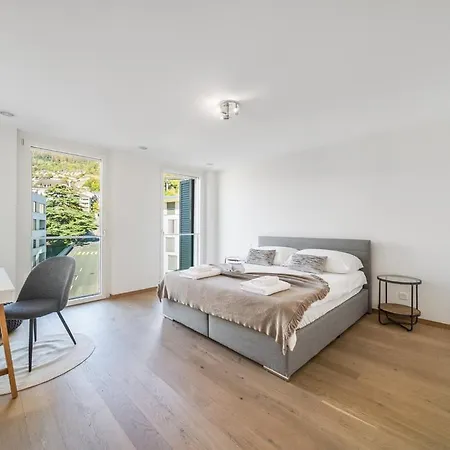 Luxury 4bd In Center & Lake View By Guestlee Apartmán