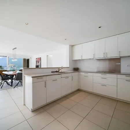 Luxury 4bd In Center & Lake View By Guestlee Apartmán *